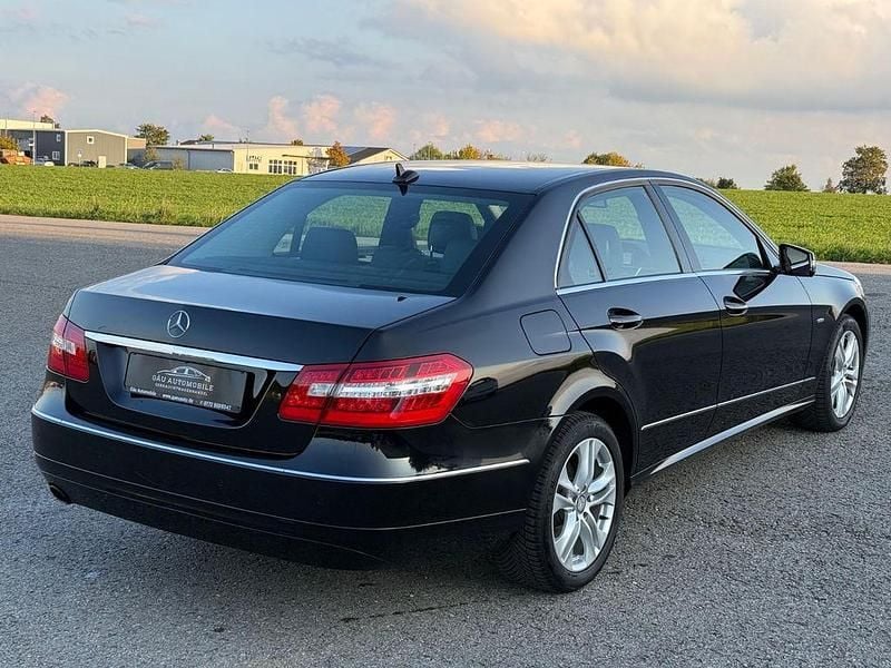Gebraucht Mercedes E250 204 PS (150 kW) 2011 Schwarz Limousine
