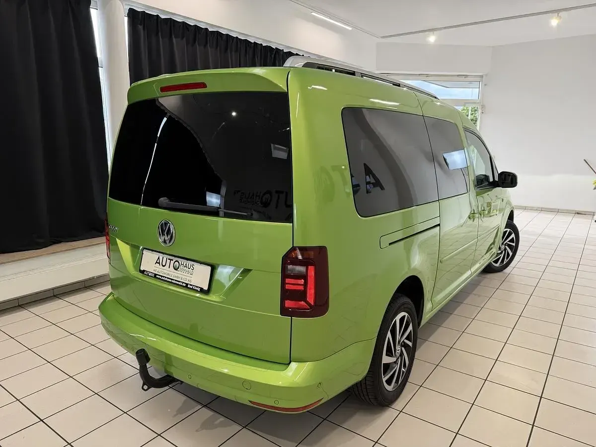 Gebraucht VW Caddy Maxi Join 125 PS (91 kW) 2018 Grün metallic Van / Kleinbus
