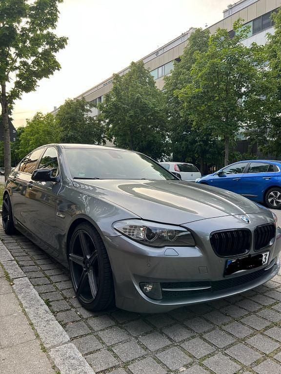 Gebraucht BMW 528 258 PS (189 kW) 2010 Grau Limousine