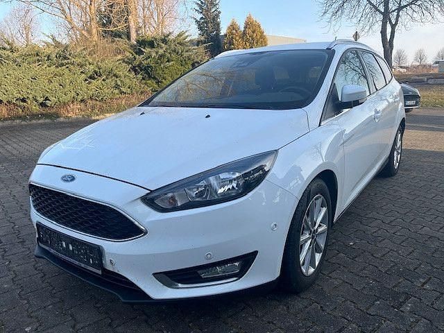 Gebraucht Ford Focus Titanium 120 PS (88 kW) 2015 Weiß Limousine