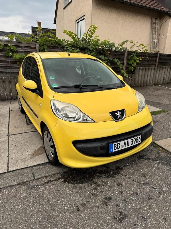 Gelb Gebraucht 2007 Peugeot 107 Kleinwagen | 999 € (Guter Preis) - Bild 1/4