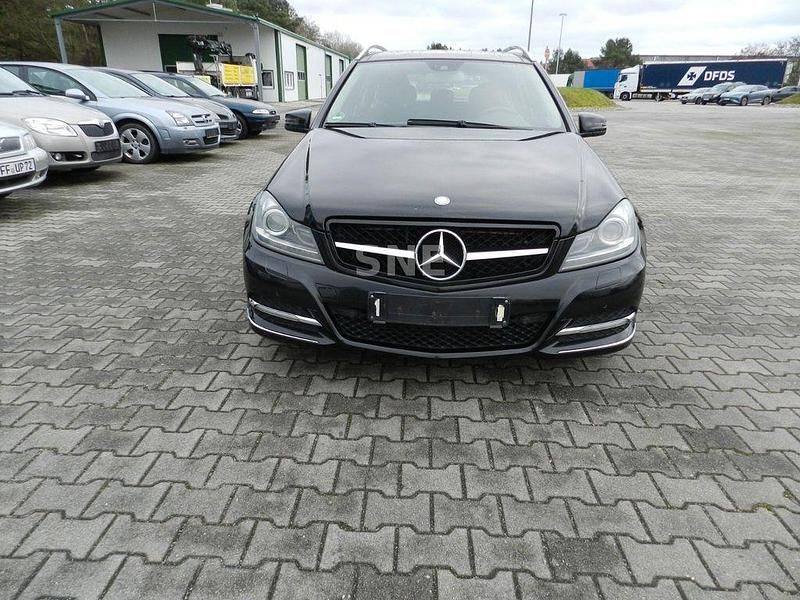 Gebraucht Mercedes C220 Elegance 170 PS (125 kW) 2012 Schwarz Limousine
