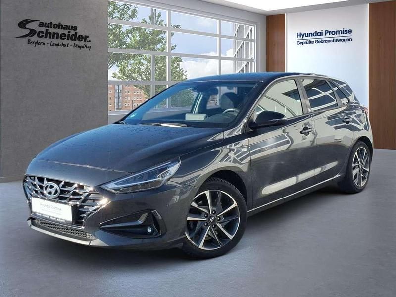 Dark knight metallic Gebraucht 2021 Hyundai i30 Edition 30+ Limousine | 19.690 € (Etwas zu teuer) - Bild 1/4