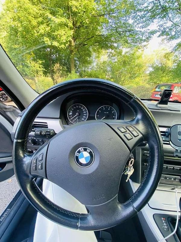 Grau Gebraucht 2006 BMW 320 Limousine | 6.000 € (Fairer Preis) - Bild 1/4