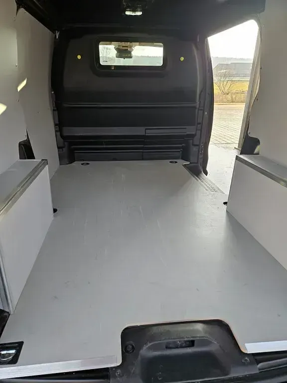 Używany Opel Vivaro 144 KM (105 kW) 2025 Czarny Minivan