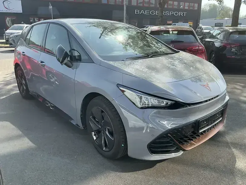 Usata Cupra Born 150 kW (204 CV) 2024 Grigio Utilitaria