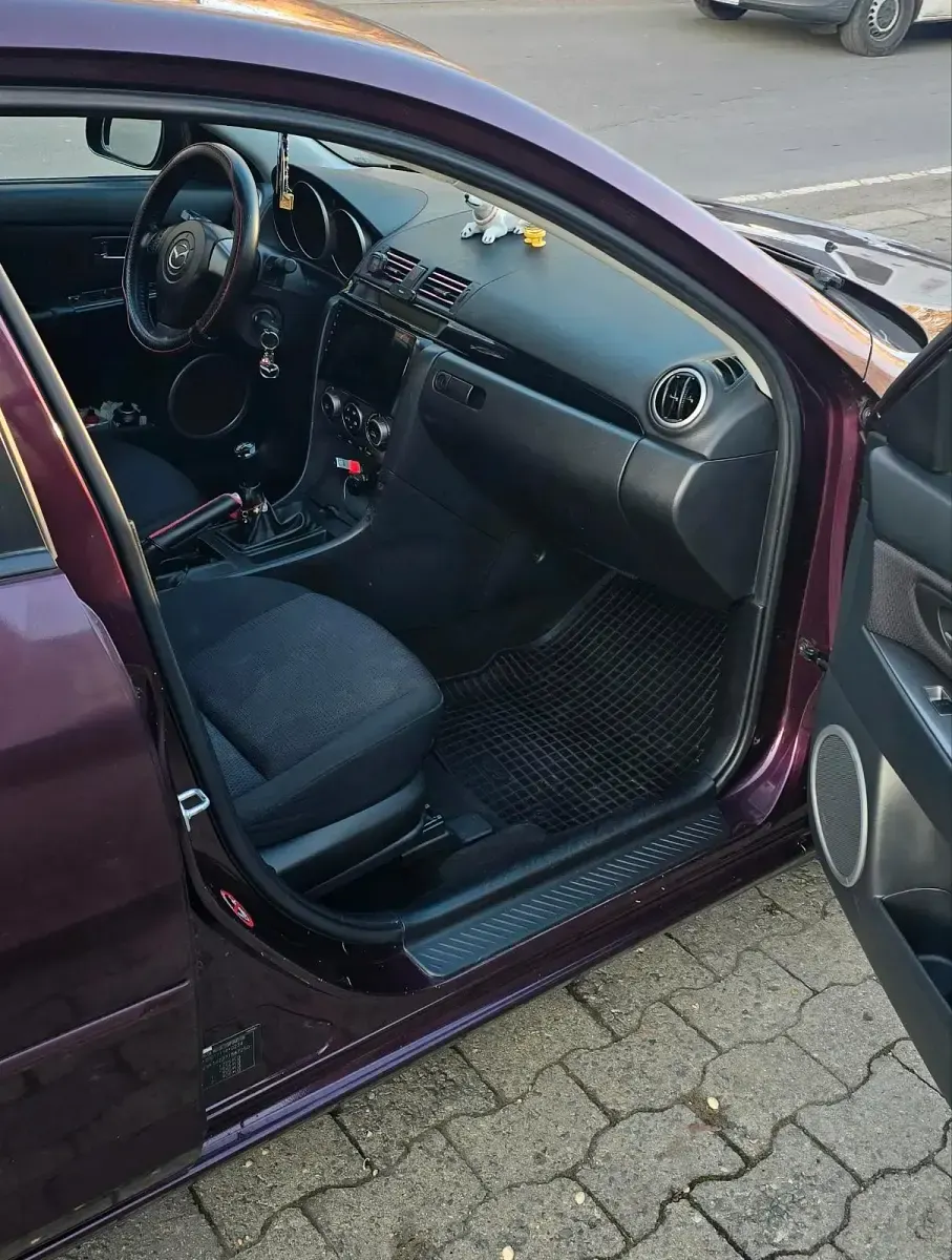 Gebraucht Mazda 3 105 PS (77 kW) 2007 Violet Kleinwagen