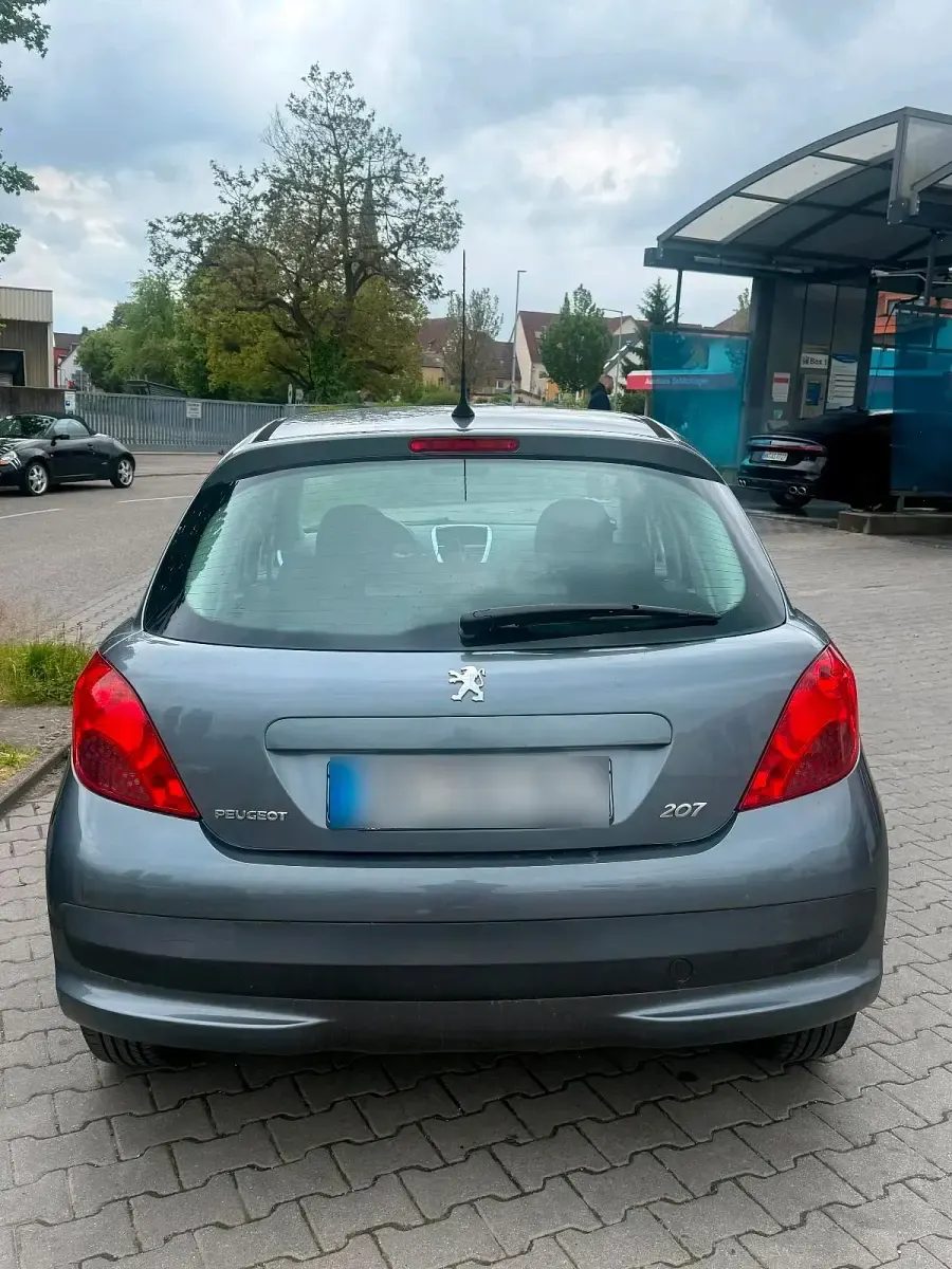 Gebraucht Peugeot 207 95 PS (69 kW) 2008 Grau Kleinwagen