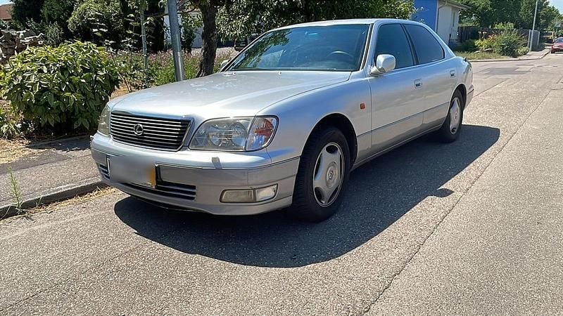 Silber Gebraucht 1999 Lexus LS400 Limousine | 10.500 € - Bild 1/4