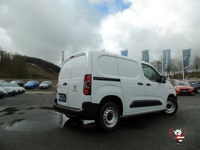 Gebraucht Peugeot Partner Premium 102 PS (75 kW) 2022 Icy white (weiss) Van / Kleinbus