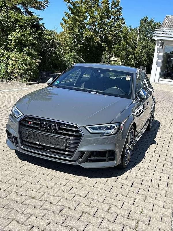 Grau Gebraucht 2017 Audi S3 Sportback Design Kombi | 29.300 € (Fairer Preis) - Bild 1/4