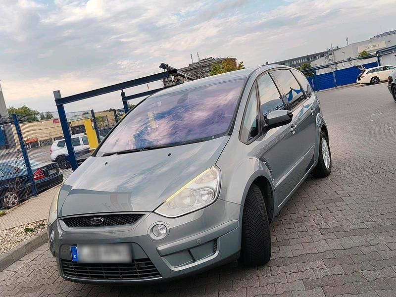 Grau Gebraucht 2009 Ford S-MAX S Van / Kleinbus | 5.000 € (Fairer Preis) - Bild 1/4