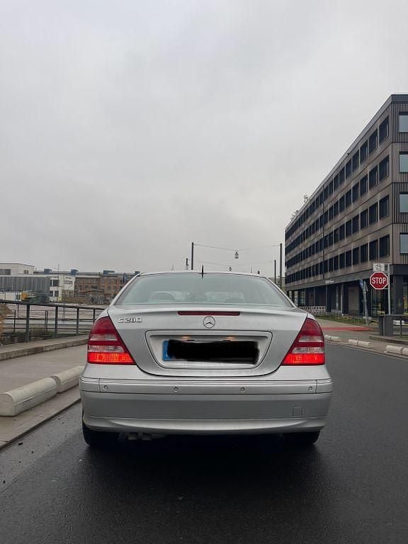 Second-hand Mercedes C280 231 CP (169 kW) 2006 Argintiu Berlinǎ