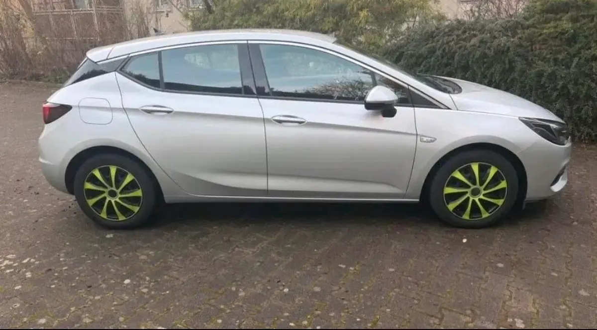 Usado Opel Astra Elegance 105 HP (77 kW) 2020 Prateado Sedan