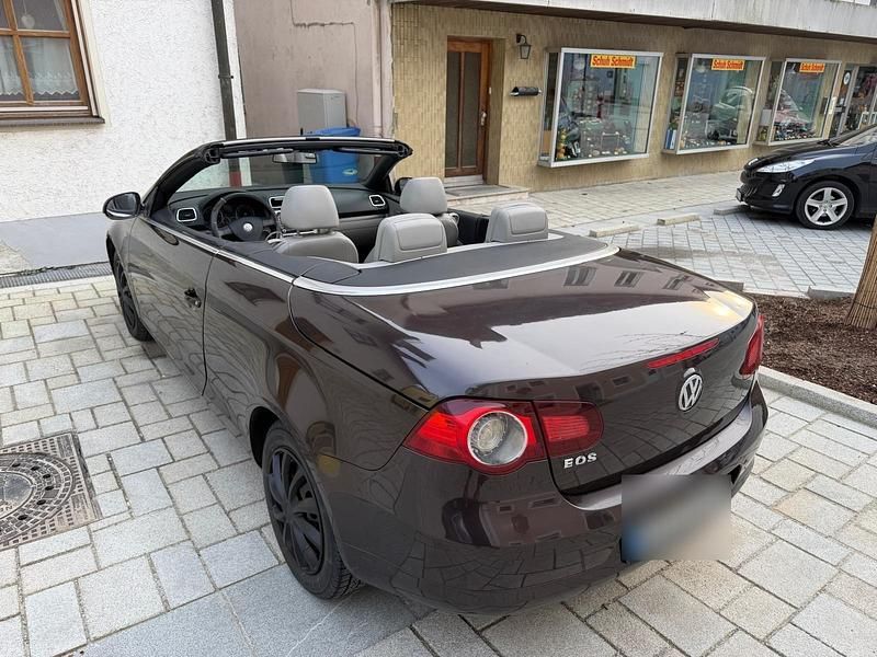 Gebraucht VW Eos 140 PS (102 kW) 2007 Braun Cabrio