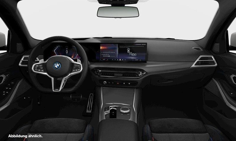 Gebraucht BMW 330e Performance 292 PS (214 kW) 2025 Mineralweiß Kombi