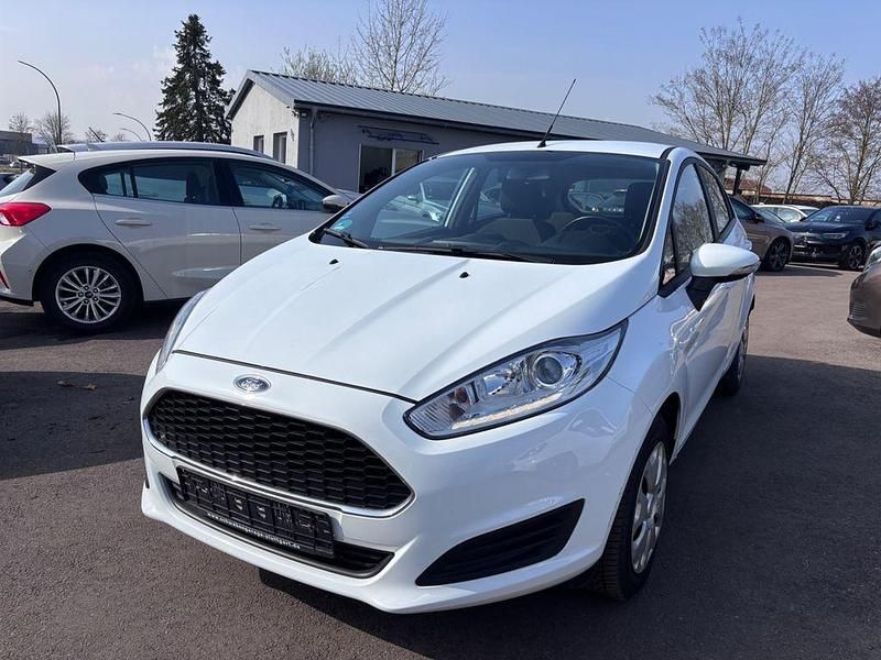 Gebraucht Ford Fiesta Trend 75 PS (55 kW) 2016 Weiß Limousine