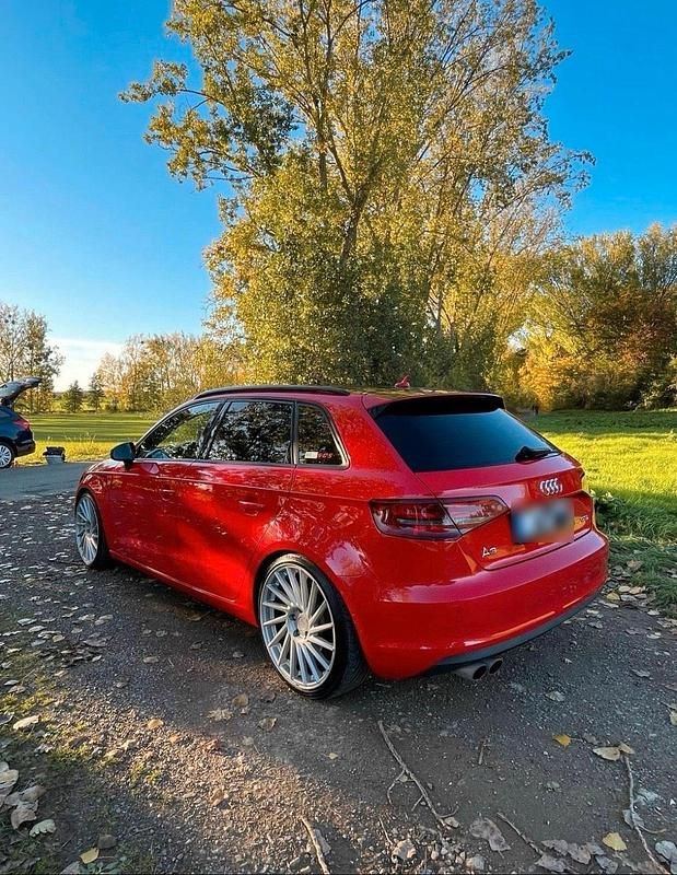 Gebraucht Audi A3 Sportback 125 PS (91 kW) 2015 Rot Kleinwagen