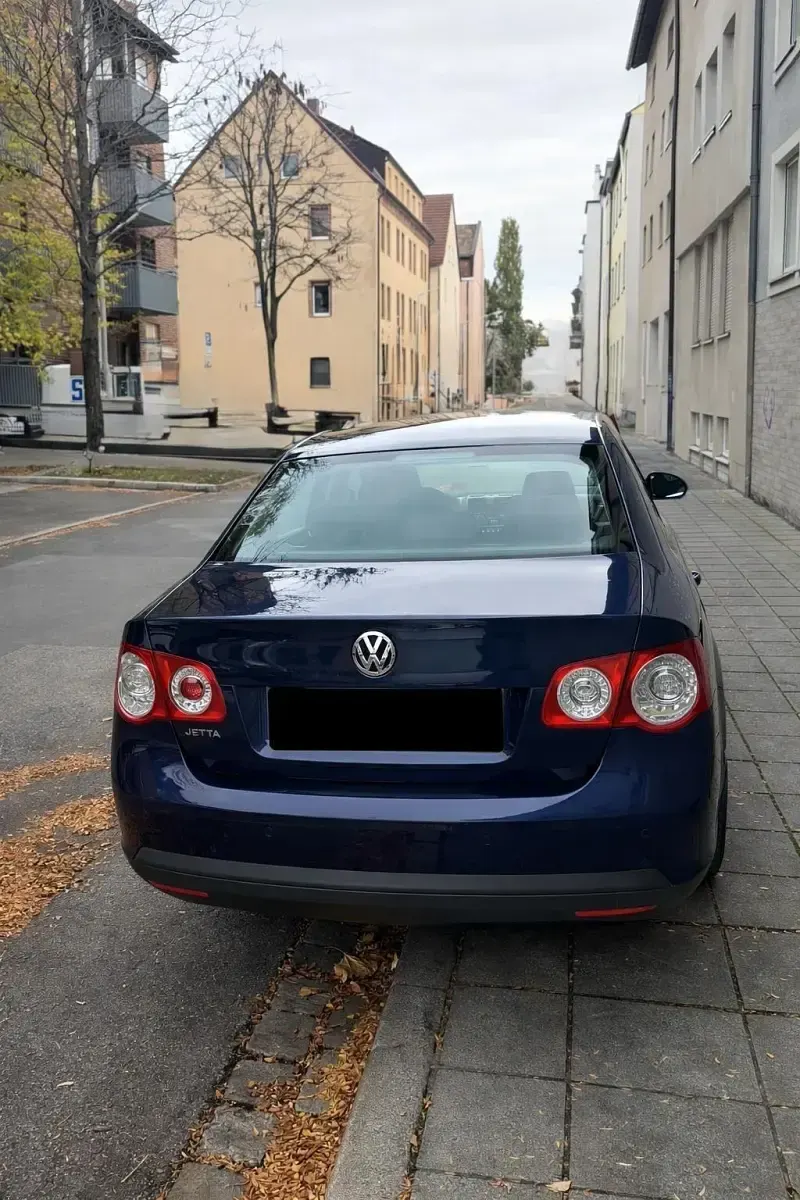 Gebraucht VW Jetta 116 PS (85 kW) 2007 Blau Limousine
