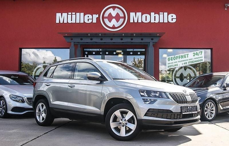 Businessgrau (metallic) Gebraucht 2019 Skoda Karoq Ambition SUV | 15.900 € (Fairer Preis) - Bild 1/4
