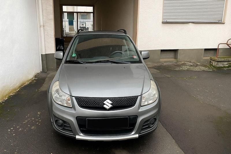 Silber Gebraucht 2011 Suzuki SX4 Comfort Limousine | 4.490 € (Guter Preis) - Bild 1/4