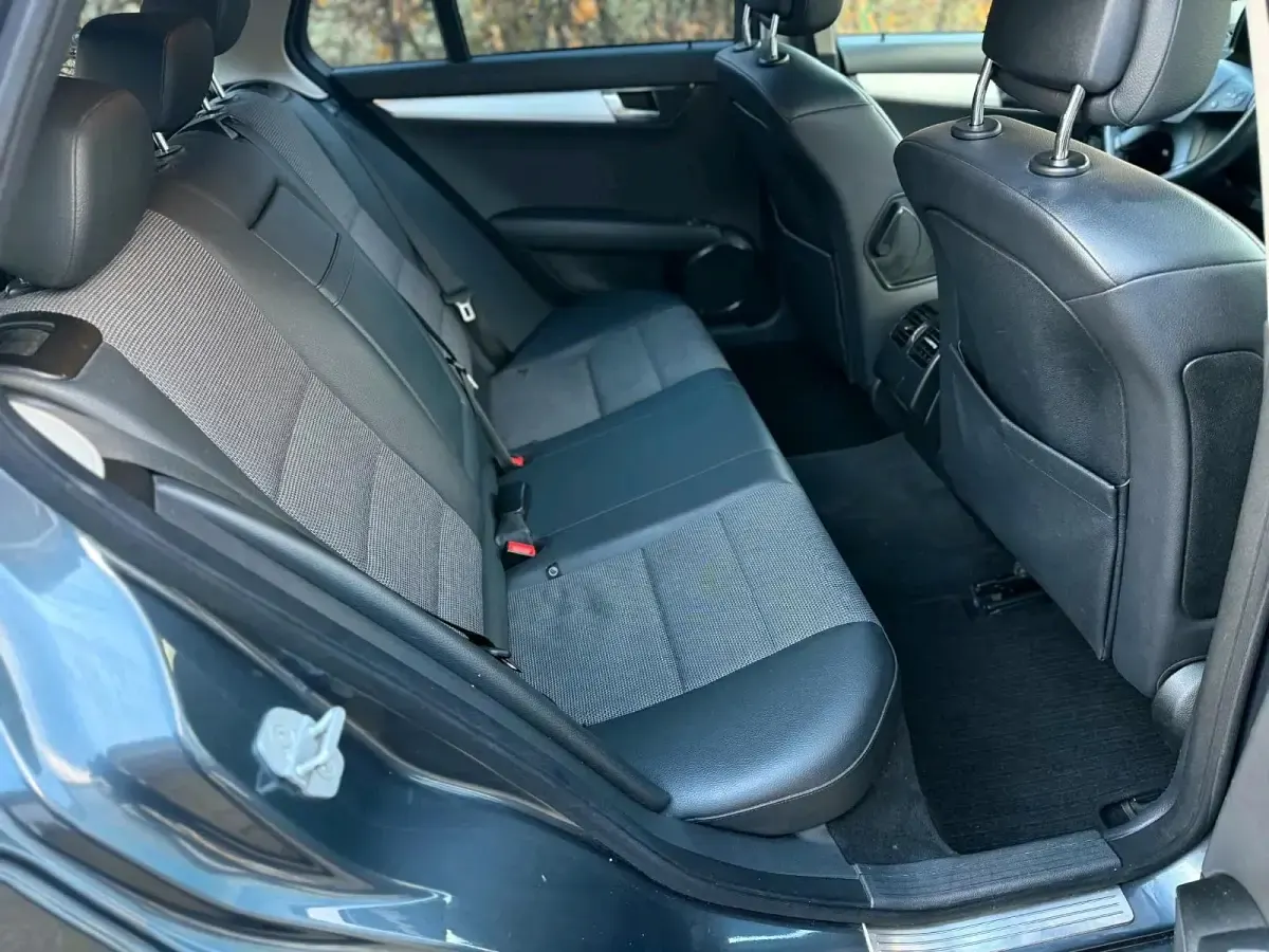 Gebraucht Mercedes 320 185 PS (136 kW) 2009 Blau Kombi