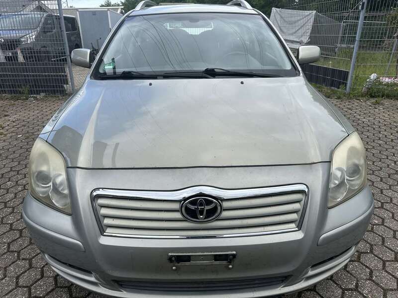 Light olive mica metallic Gebraucht 2005 Toyota Avensis Sol Kombi | 1.799 € (Fairer Preis) - Bild 1/4