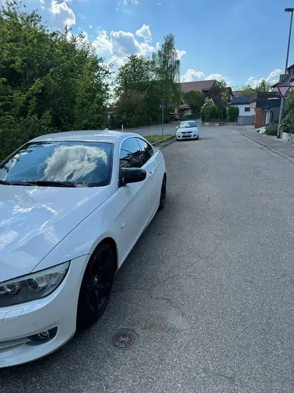 Gebraucht BMW 325 218 PS (160 kW) 2010 Weiß Coupé