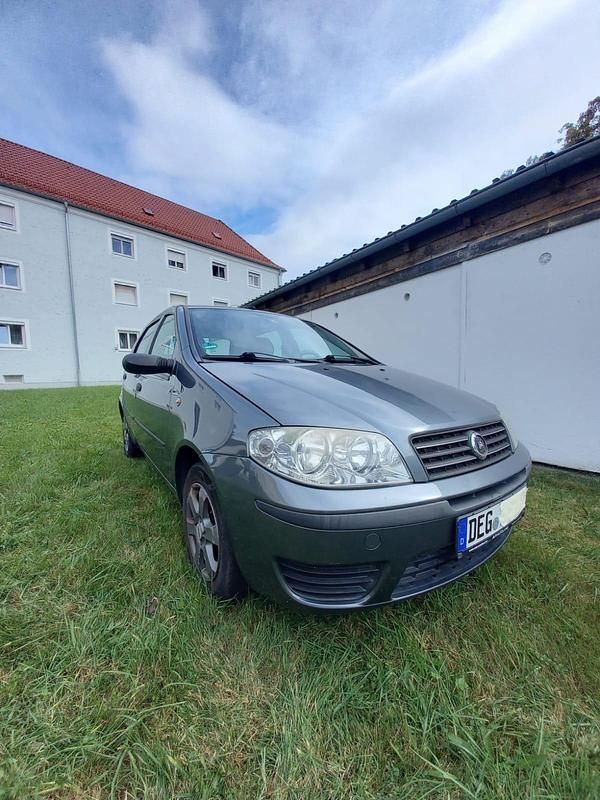 Grau Gebraucht 2004 Fiat Punto Limousine | 450 € (Guter Preis) - Bild 1/4