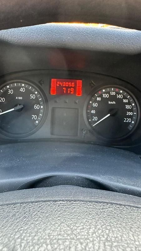 Gebraucht Renault Clio II 60 PS (44 kW) 2003 Silber Kleinwagen