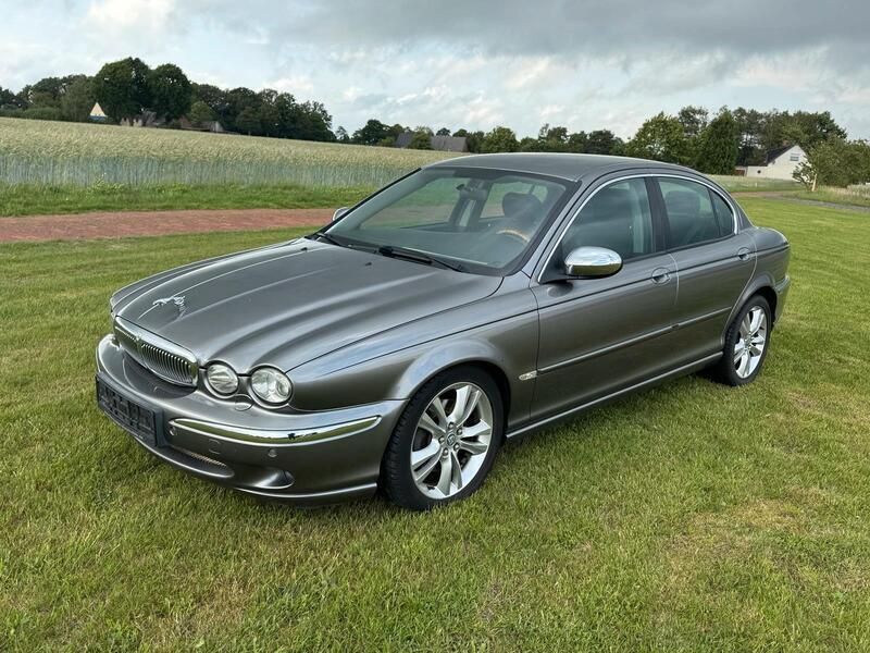 Grau Gebraucht 2006 Jaguar X-type Limousine | 4.800 € (Etwas zu teuer) - Bild 1/4