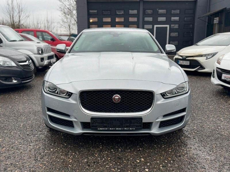 Gebraucht Jaguar XE Prestige 179 PS (131 kW) 2017 Silber Limousine