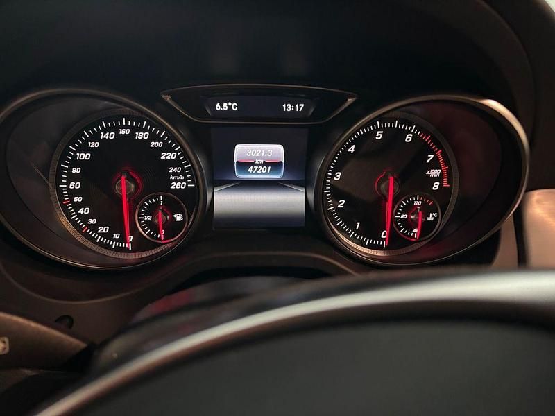 Gebraucht Mercedes CLA180 Shooting Brake AMG line 122 PS (89 kW) 2016 Rot Kombi