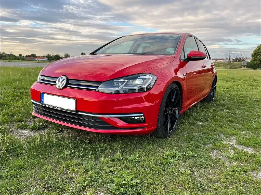 Gebraucht VW Golf VII Highline 131 PS (96 kW) 2019 Rot Limousine