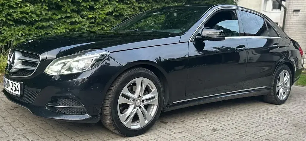 Gebraucht Mercedes E220 170 PS (125 kW) 2015 Schwarz Limousine