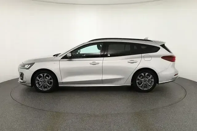 Nowe Ford Focus ST-Line X 155 KM (114 kW) 2025 Srebrny Sedan/Limuzyna