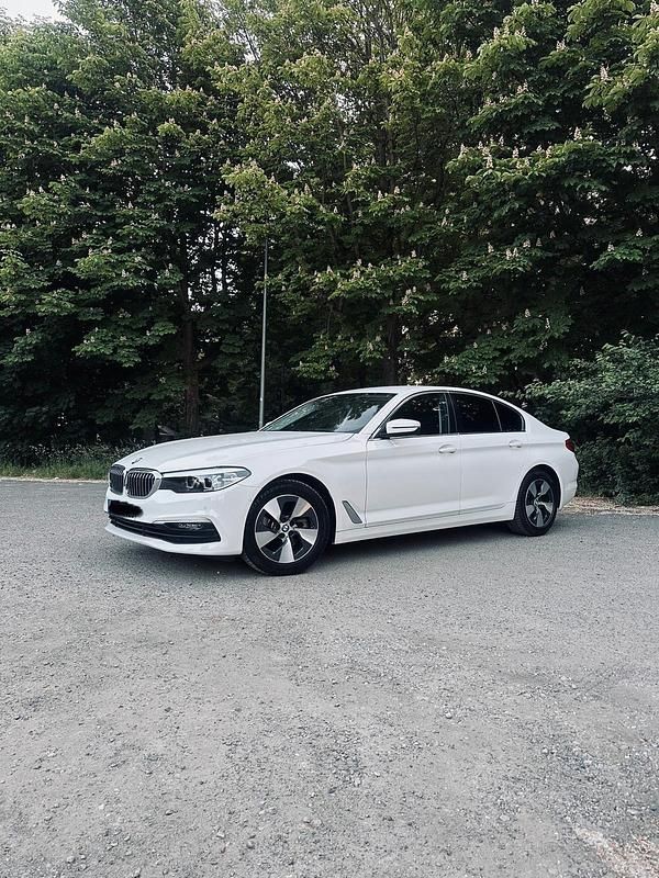 Gebraucht BMW 520 184 PS (135 kW) 2019 Weiß Limousine