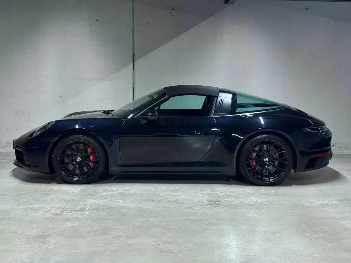 Gebraucht Porsche 911 Carrera 4 GTS Targa 480 PS (353 kW) 2024 Tiefschwarzmetallic Cabrio