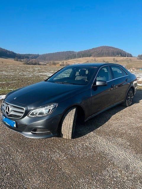 Blau Gebraucht 2014 Mercedes E200 Limousine | 14.200 € (Fairer Preis) - Bild 1/4