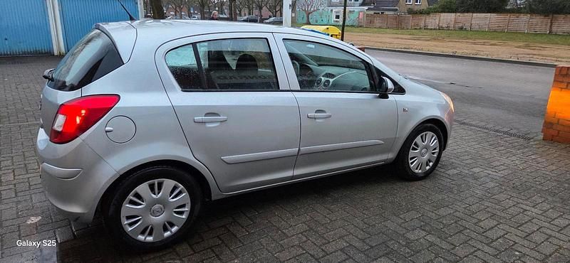 Gebraucht Opel Corsa 86 PS (63 kW) 2008 Silber Kleinwagen