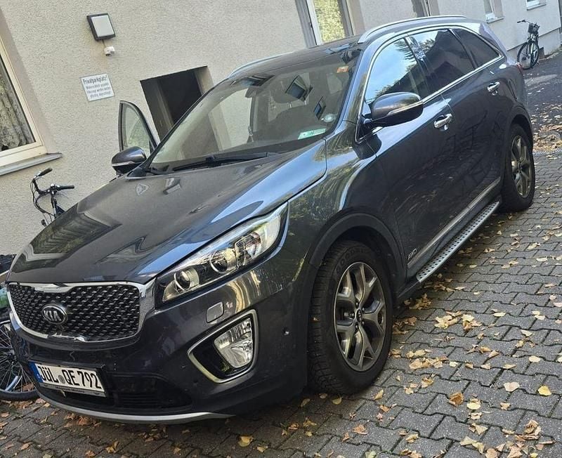 Grau Gebraucht 2018 Kia Sorento Platinum Edition SUV | 22.999 € (Fairer Preis) - Bild 1/4