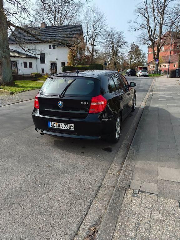 Gebraucht BMW 116 122 PS (89 kW) 2009 Schwarz Kleinwagen