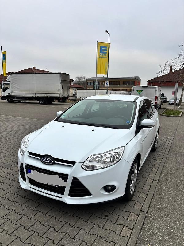 Gebraucht Ford Focus Trend 116 PS (85 kW) 2012 Weiß Kombi