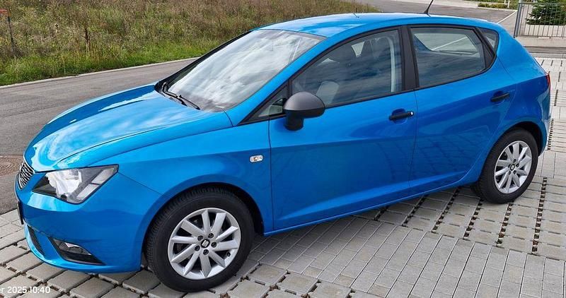 Blau Gebraucht 2016 Seat Ibiza Reference Limousine | 8.299 € (Fairer Preis) - Bild 1/4