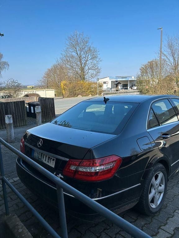 Gebraucht Mercedes E200 184 PS (135 kW) 2010 Schwarz Limousine