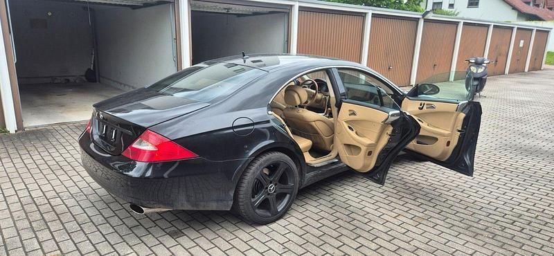 Gebraucht Mercedes CLS500 387 PS (284 kW) 2007 Schwarz Coupé