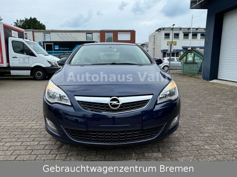 Gebraucht Opel Astra Selection 87 PS (63 kW) 2011 Blau Limousine