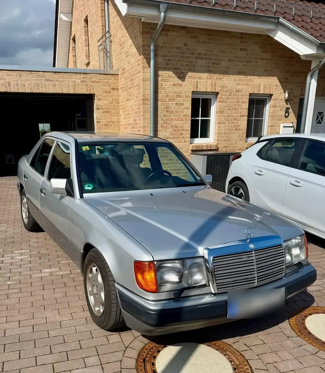 Gebraucht Mercedes E320 Sportline 220 PS (161 kW) 1993 Grau Limousine