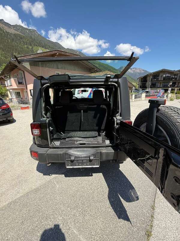 Schwarz Gebraucht 2014 Jeep Wrangler Sport SUV | 31.000 € (Fairer Preis) - Bild 1/4