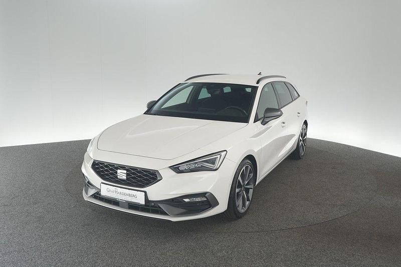 Weiß Gebraucht 2021 Seat Leon ST FR Kombi | 20.890 € (Fairer Preis) - Bild 1/4